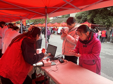 3月1日，集團(tuán)團(tuán)委組織青年志愿者參加柳州市2024年學(xué)雷鋒志愿服務(wù)月集中示范活動 (1).jpg